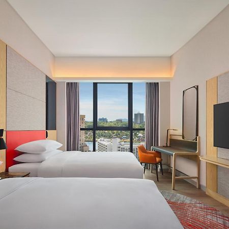 Sheraton Kuching Hotel Экстерьер фото