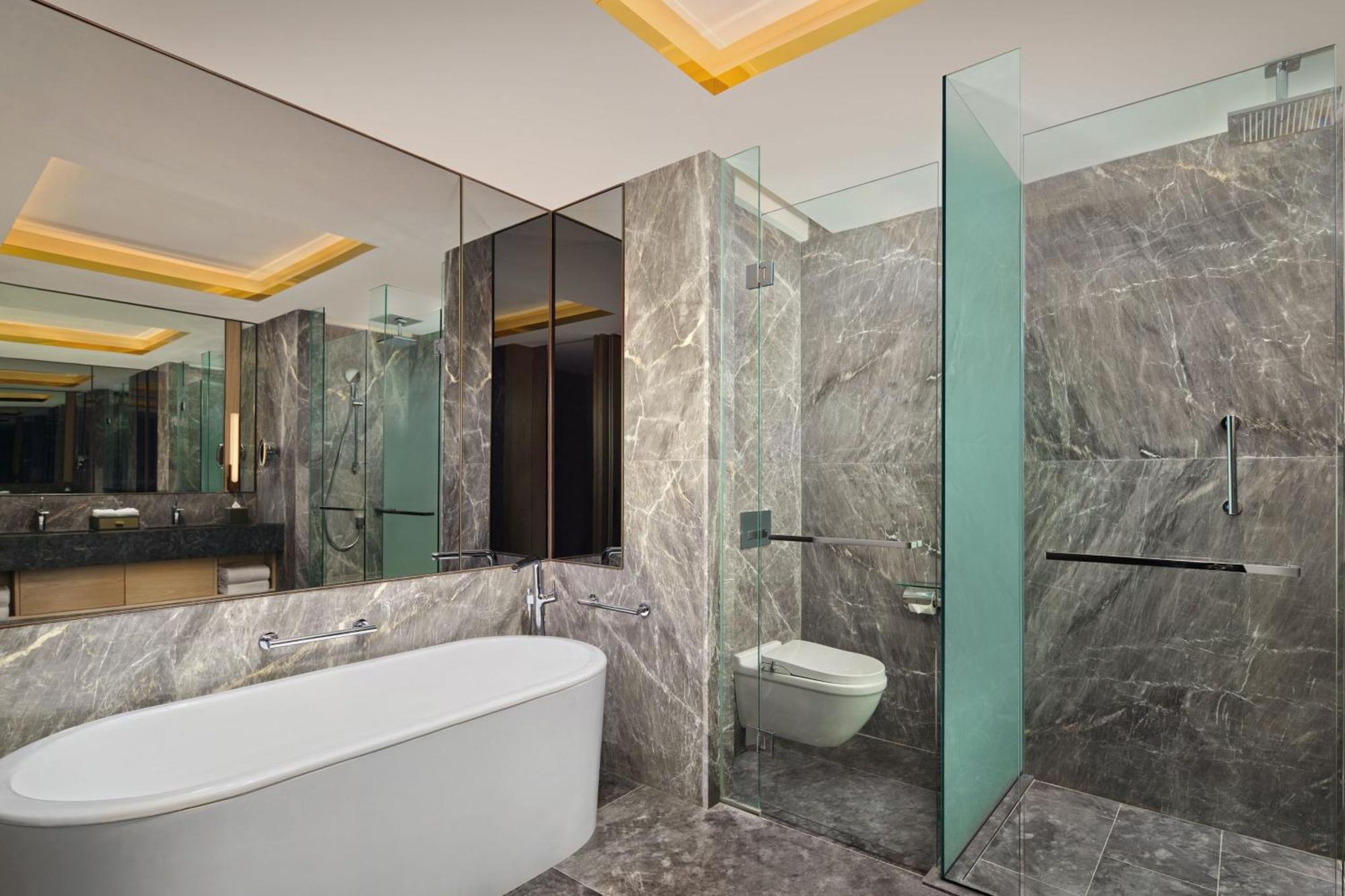 Sheraton Kuching Hotel Экстерьер фото