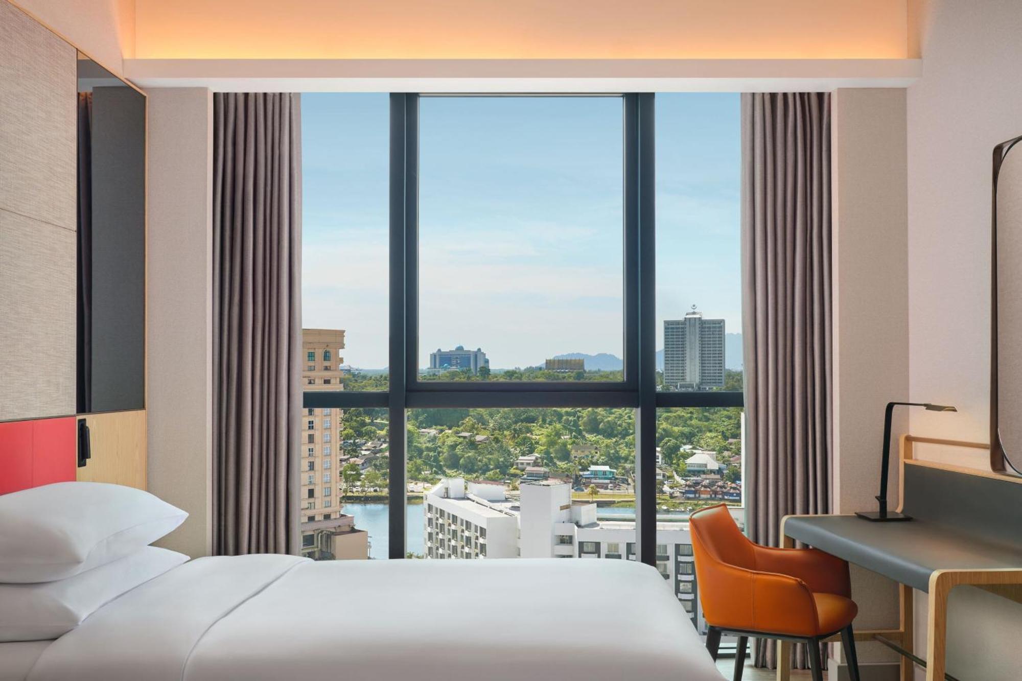 Sheraton Kuching Hotel Экстерьер фото